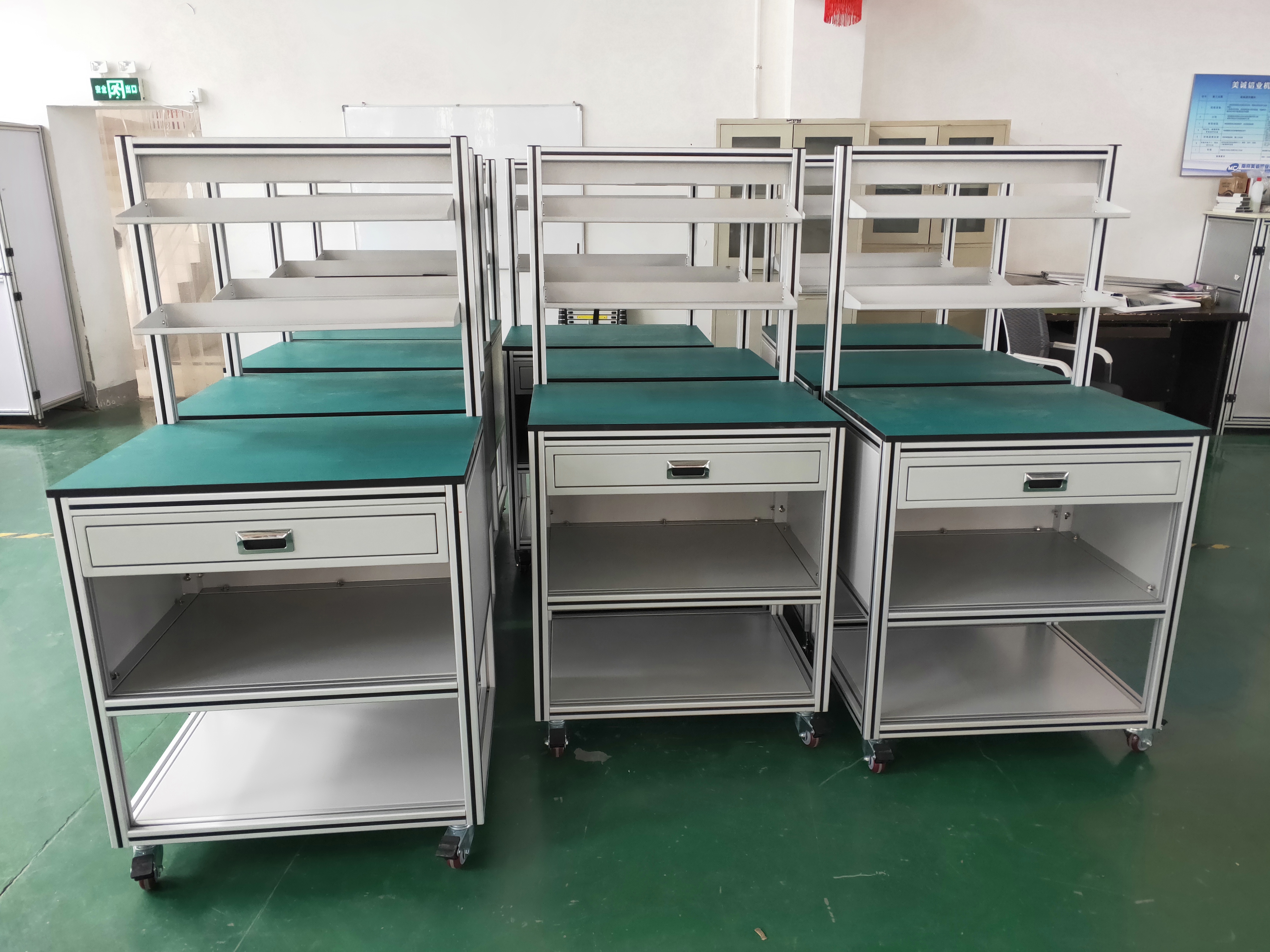 有多少廠家可以制作出防靜電操作臺？